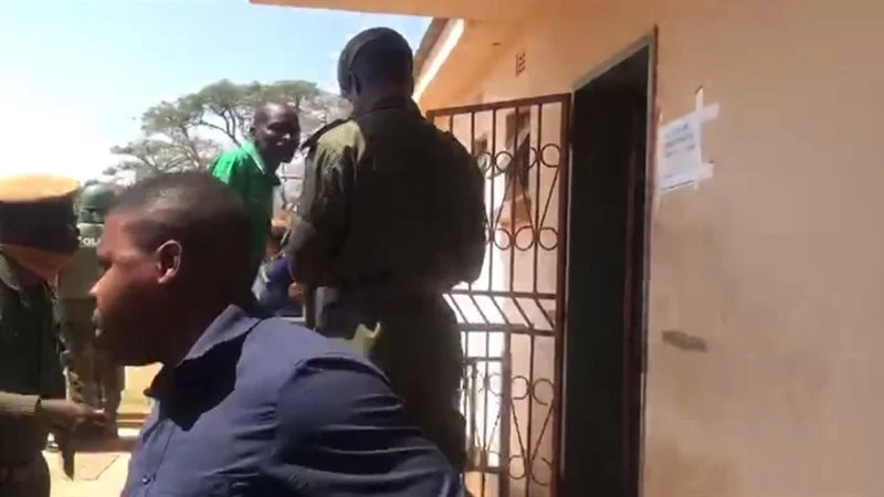 لحظة إطلاق سراح المصريين المحتجزين في زامبيا (فيديو)